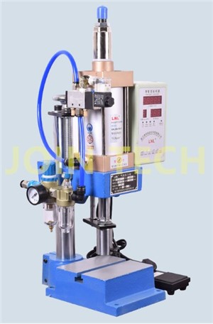 a Steel Bar Pneumatic Butt Welding Machine